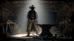 A blacksmith&rsquo;s forge in the Wild West. It is dark. In the foreground, a large anvil can be seen. In the centre stands a cowboy. A harsh spotlight illuminates him from above. He stands there casually, ready for a duel. His face is completely dark and cannot be made out.